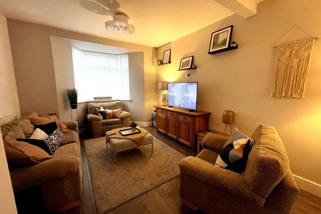 Modern, Spacious And Central Location Aberdare Exterior photo