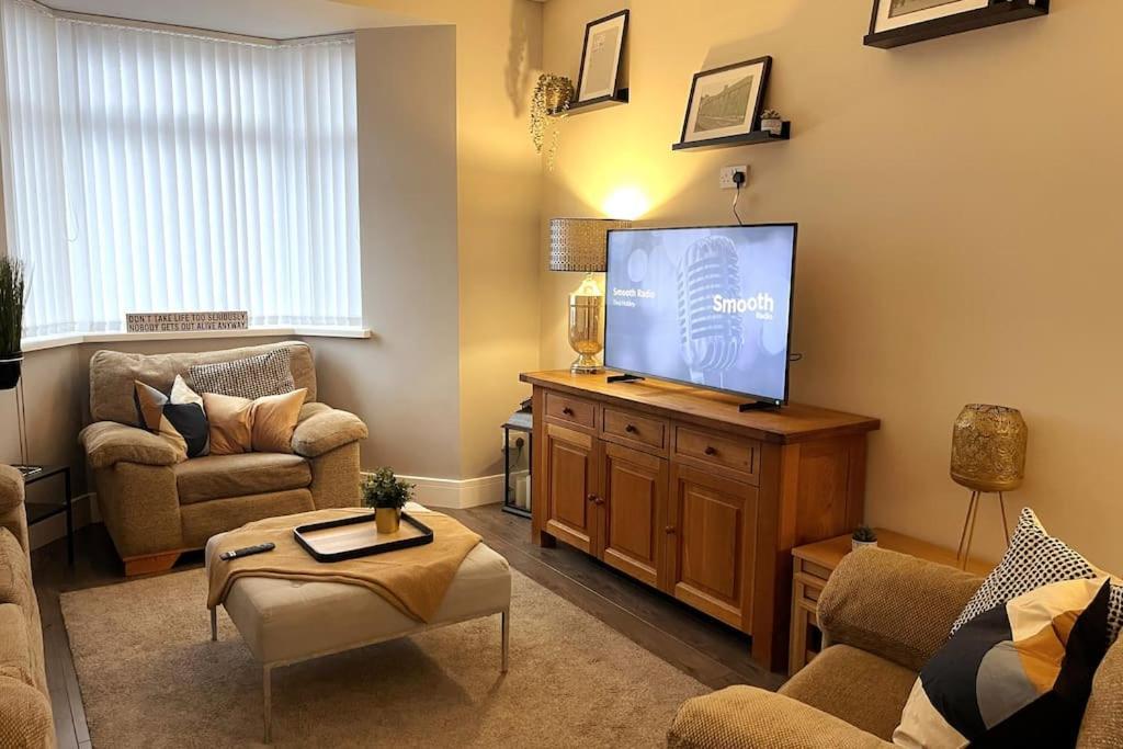 Modern, Spacious And Central Location Aberdare Exterior photo