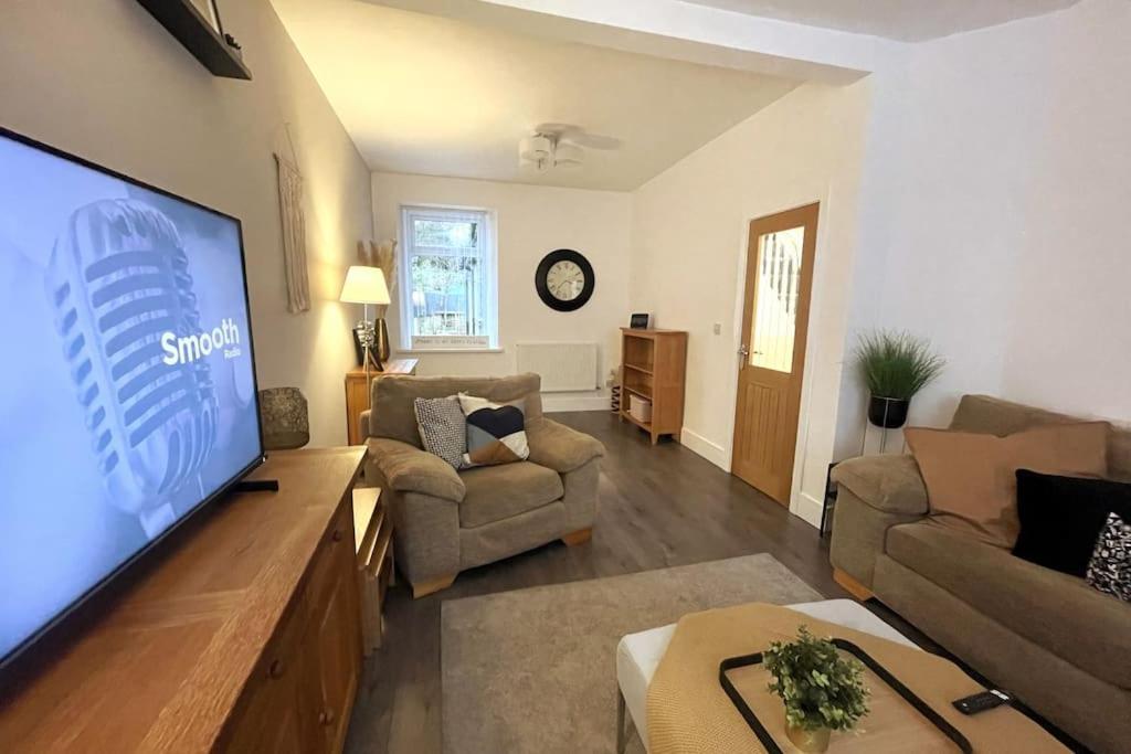 Modern, Spacious And Central Location Aberdare Exterior photo